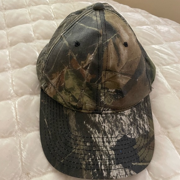 NWOT. Camouflage hat. Fits most heads. - Picture 1 of 4